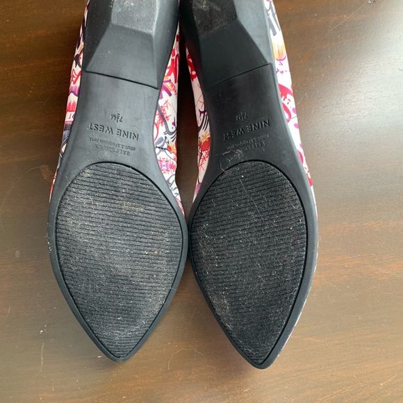 Nine West Graphic Flats - Picture 5 of 6